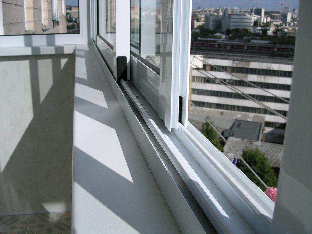 Алюминиевые раздвижные системы для балконов, веранд, беседок